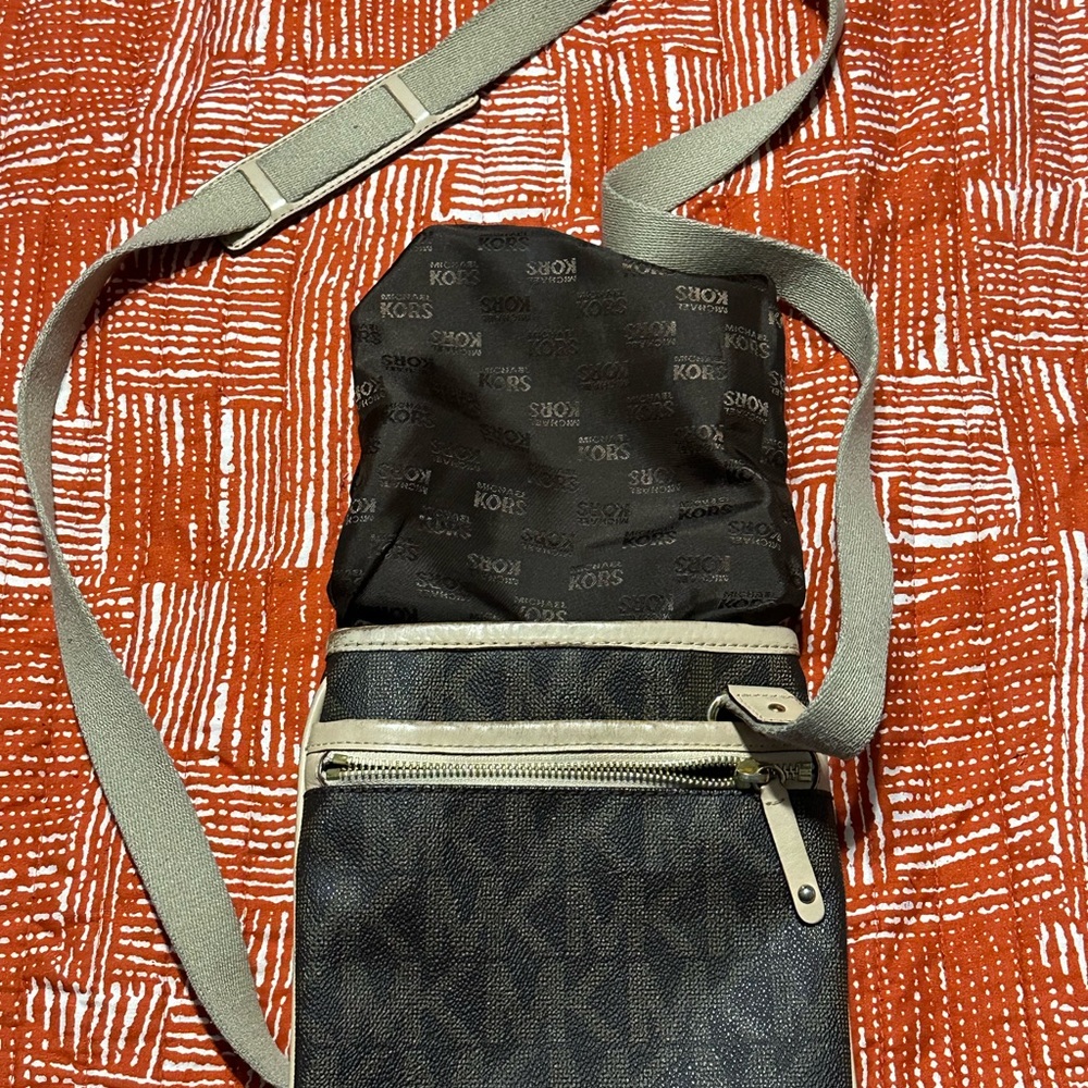 Michael Kors Crossbody - Picture 8 of 8